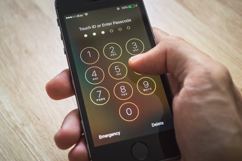 Apple refuses to unlock phone of San Bernardino shooters